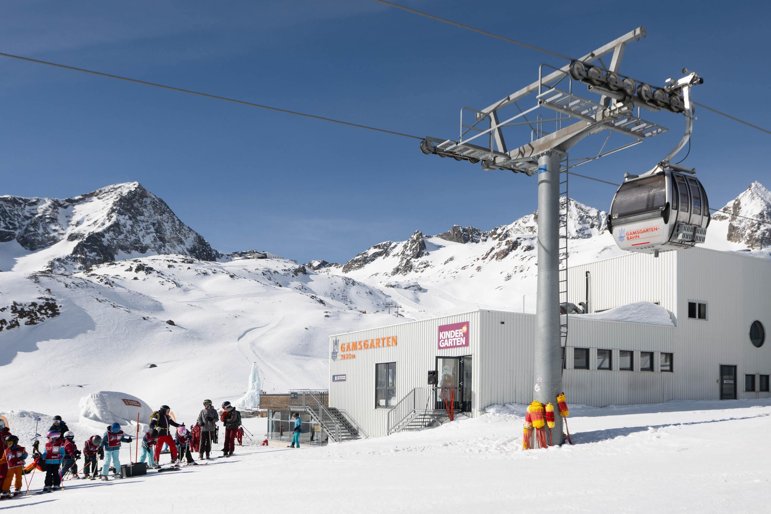 Außenansicht vom Kindergarten bei der Bergstation Gamsgarten